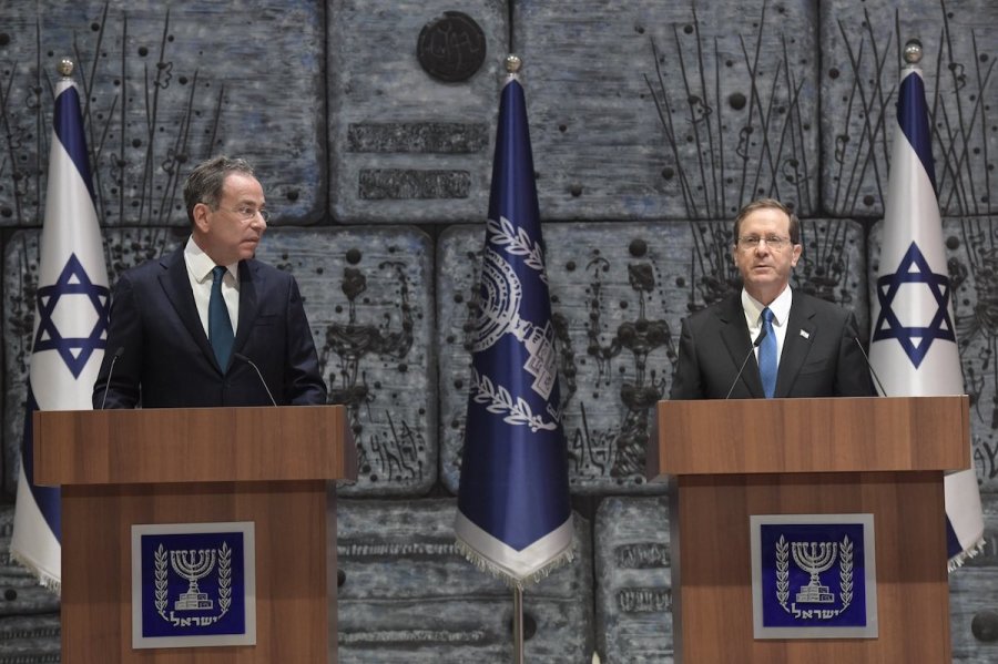President Isaac Herzog (R) with U.S. Ambassador to Israel Thomas Nides in Jerusalem, Dec. 5, 2021 (Photo:Kobi Gideon/GPO)