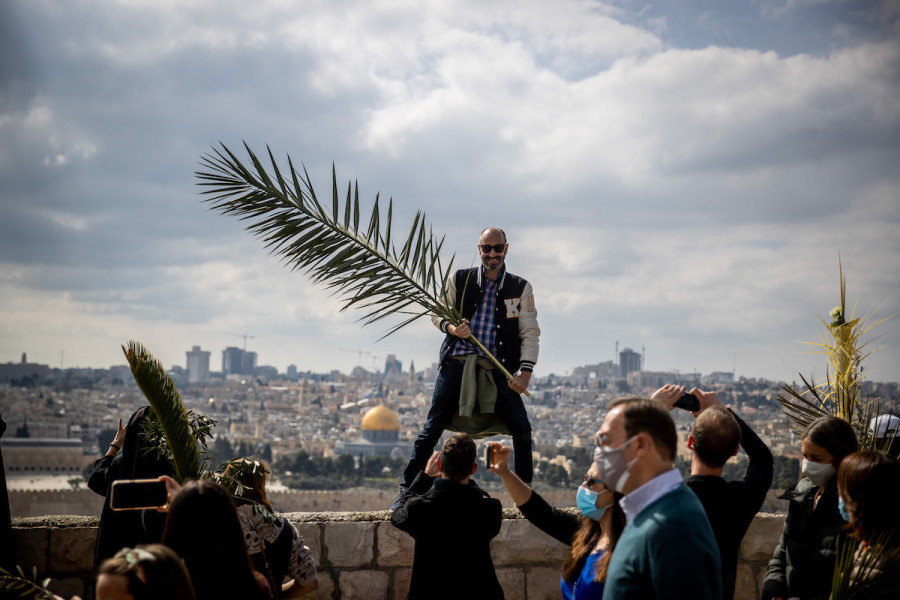 Christian pilgrims take part in the traditional Palm Sunday procession on the Mount of Olives, Sunday, March 28, 2021. (Photo: Yonatan Sindel/Flash90)