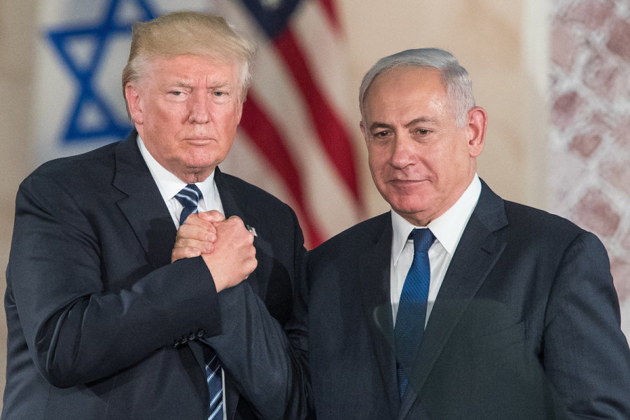 U.S. President Donald Trump and Israeli Prime Minister Benjamin Netanyahu shake hands after giving final remarks at the Israel Museum in Jerusalem, May 23, 2017. (Photo: Yonatan Sindel/Flash90)