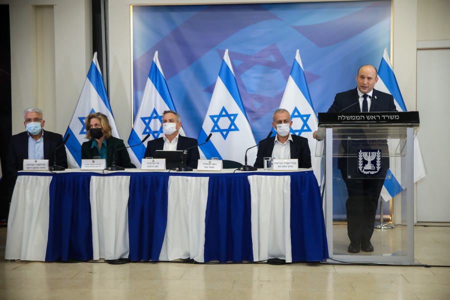 Israeli Prime Minister Naftali Bennett, Minister of Health Nitzan Horowitz and senior health officials hold a press conference in Tel Aviv, Nov. 26, 2021. (Photo: Moti Milrod/POOL)