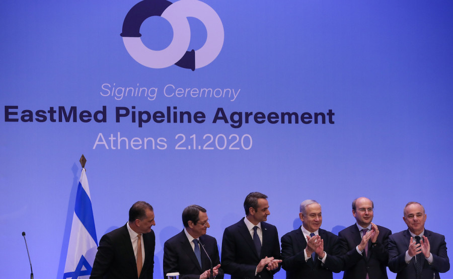 (from L to R) Cypriot Energy Minister Yiorgos Lakkotrypis, Cypriot President Nicos Anastasiades, Greek Prime Minister Kyriakos Mitsotakis and Israeli Prime Minister Benjamin Netanyahu, Greek Energy Minister Kostis Hatzidakis and Israeli Minister of Energy and Water Yuval Steinitz pose for a picture following the signing of a deal to build the EastMed subsea pipeline to carry natural gas from the eastern Mediterranean to Europe, at the Zappeion Hall in Athens, Greece, January 2, 2020. (Photo: REUTERS/Alkis Konstantinidis)