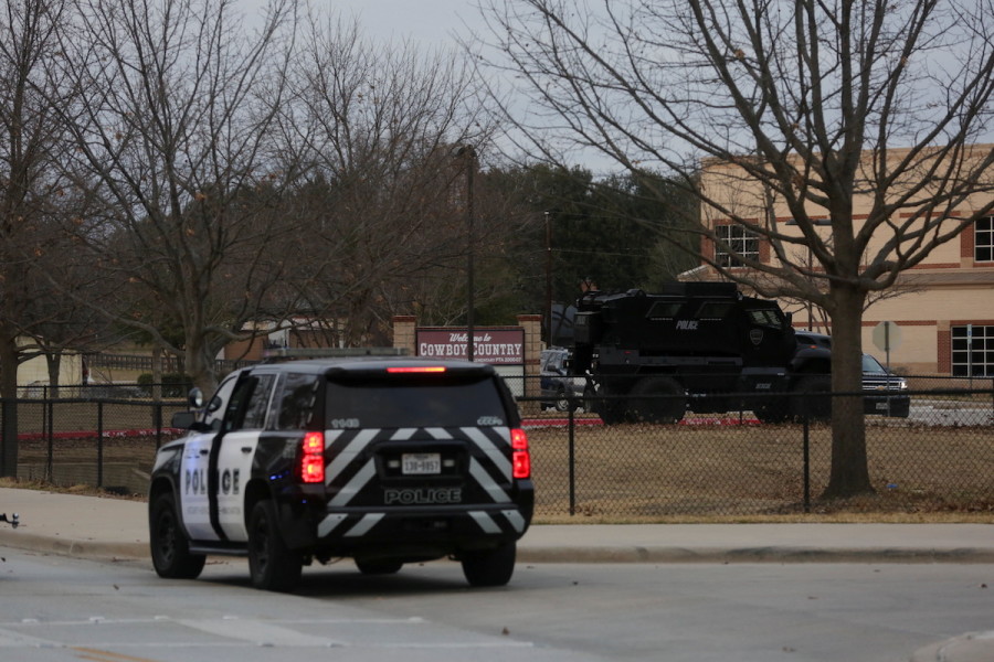A law enforcement vehicle is seen by the synagogue in which several worshipers were taken hostage, in Colleyville, Texas, U.S., Jan. 15, 2022. (Photo: REUTERS/Shelby Tauber)