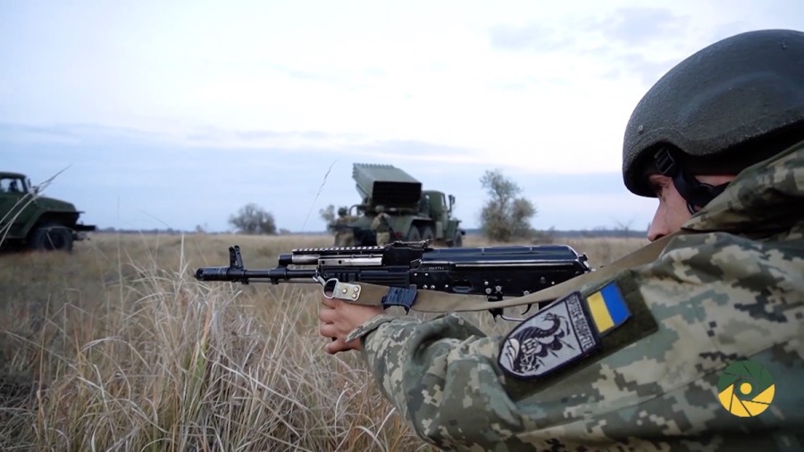 Ukrainian soldiers conduct tactical exercises at one of the all-military training grounds of the southern Ukraine's Kherson region, just north of annexed Crimea on Jan 19, 2022. (Photo: Ukraine Military TV/EYEPRESS)