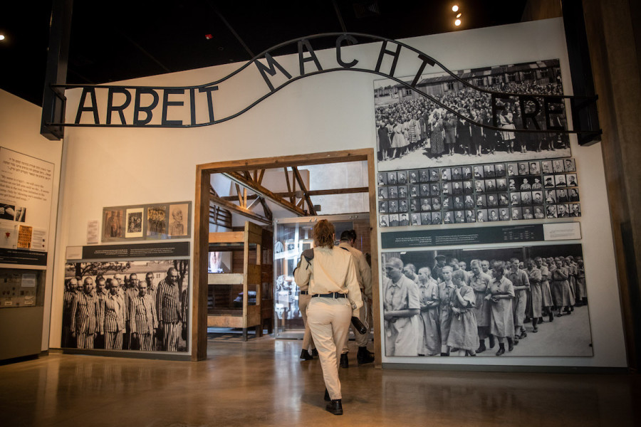 Visitors at the Yad Vashem Holocaust Memorial Museum in Jerusalem, Apr. 4, 2021 (Photo: Yonatan Sindel/Flash90)