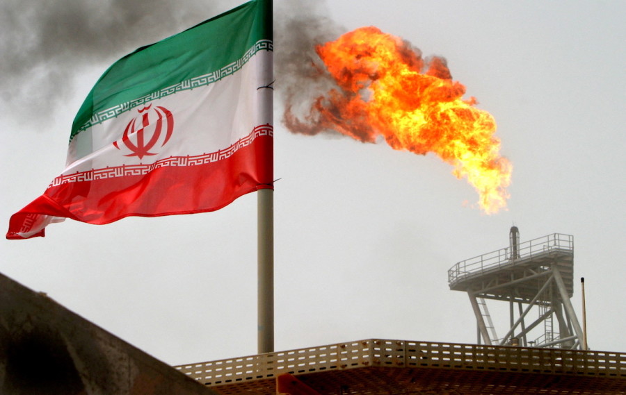 Illustrative image - A gas flare on an oil production platform is seen alongside an Iranian flag in the Persian Gulf, July 25, 2005. (Photo: REUTERS/Raheb Homavandi/File Photo)