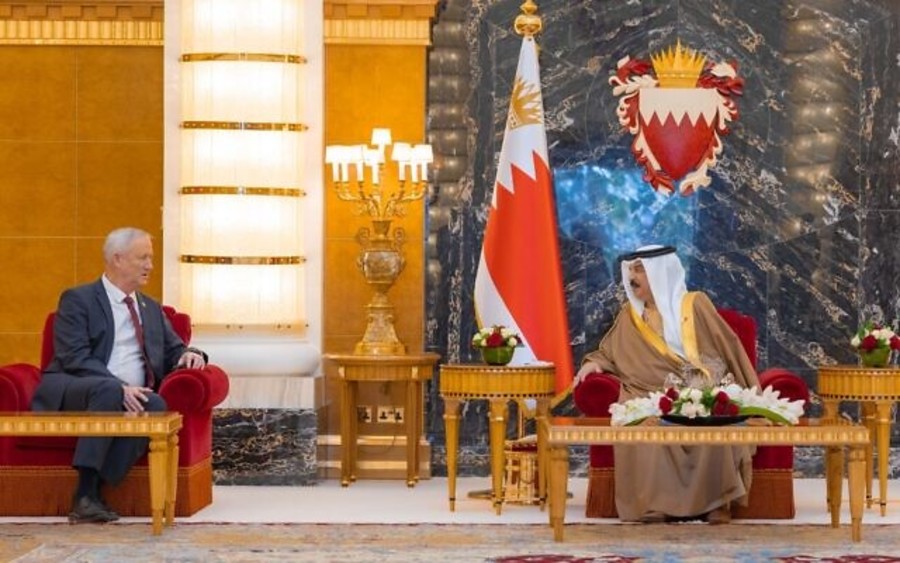 Israeli Defense Minister Benny Gantz meets with Bahraini King Hamad bin Isa Al Khalifa at his palace in Manama, Feb. 3, 2022. (Photo: Kingdom of Bahrain)