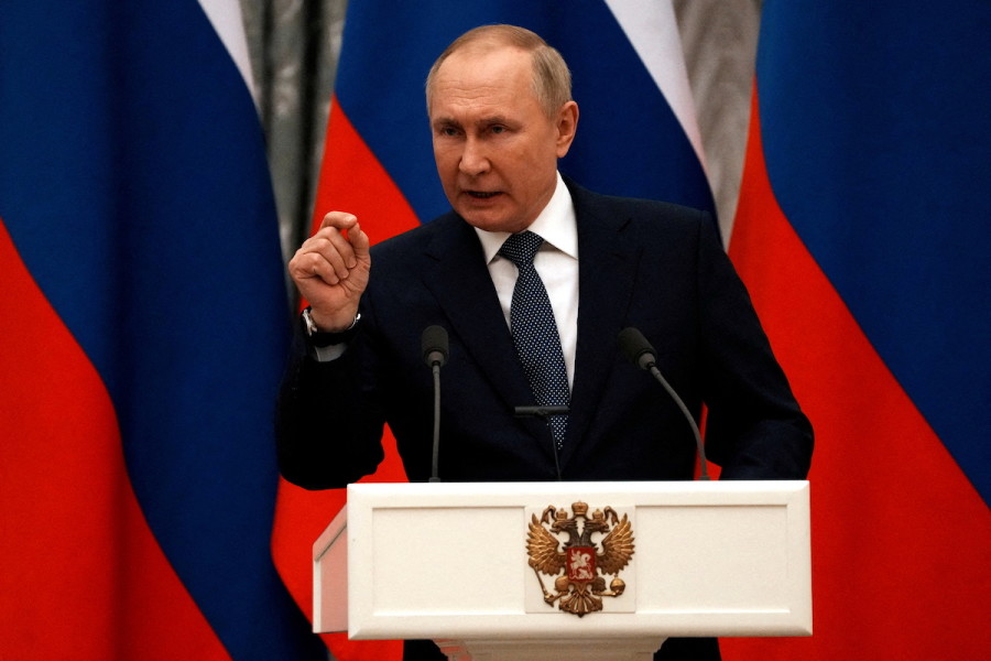 Russian President Vladimir Putin speaks at a press conference with French President Emmanuel Macron, in Moscow, Russia, Feb. 7, 2022. (Photo: Thibault Camus/Pool via REUTERS/File Photo)