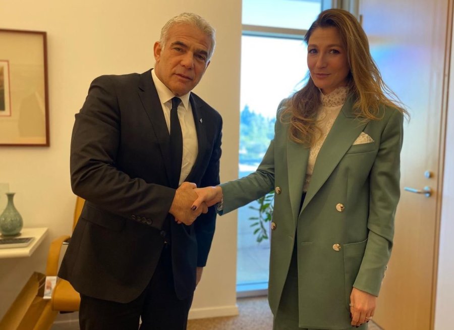 Israeli Foreign Minister Yair Lapid hosts Ukrainian Deputy Foreign Minister Emine Dzhaparova in Jerusalem, Feb. 13, 2022 (Photo: Twitter)