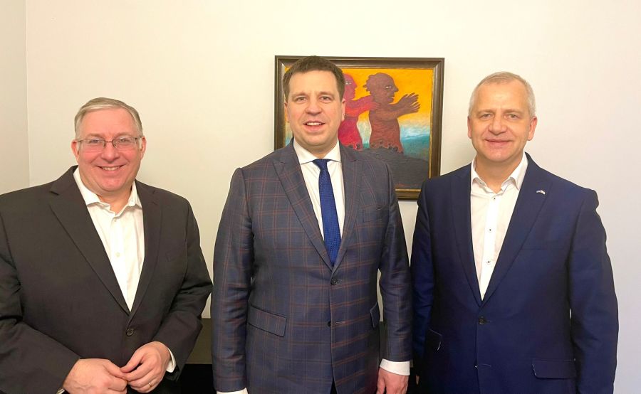 (L-R) Joel C. Rosenberg, Speaker of the Estonian Parliament Jüri Ratas, Executive Director of the Jerusalem Prayer Breakfast Albert Veksler (Photo: ALL ISRAEL NEWS)