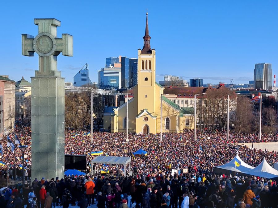 Pro-Ukrainian demonstration in Freedom Square in downtown Tallinn, Estonia, Feb. 26, 2022 (Photo: Volodymyr Zelenskyy's Twitter feed)