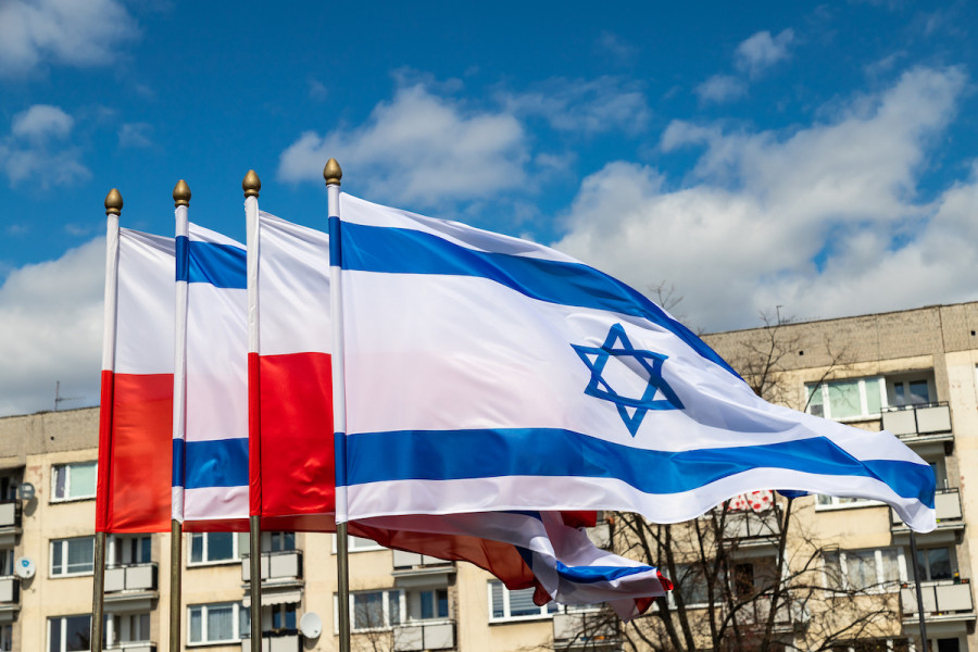 Israeli and Polish flags (Photo: Shutterstock)