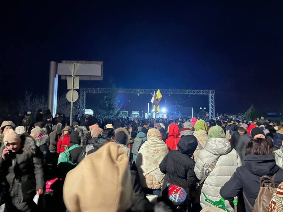 Ukrainians crossing the Polish-Ukrainian border (Photo: Mariupol Telegram group)