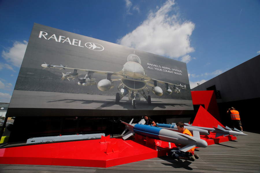 Workers install Rafael Advanced Defense Systems fighter jet weapons, before the opening of the 52nd Paris Air Show at Le Bourget Airport near Paris, France June 17, 2017. (Photo: Reuters/Pascal Rossignol)