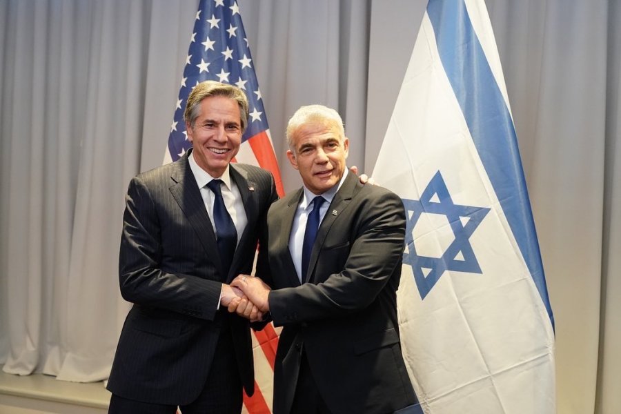 Israeli Foreign Minister Yair Lapid with U.S. Secretary of State Antony Blinken in Latvia, Mar. 7, 2022 (Photo: Edits palens)