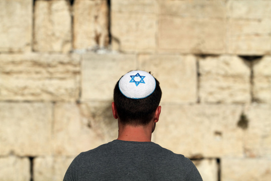 An Israeli man wearing a kippa with the Star of David at the Western Wall in Jerusalem, Sep. 10, 2012. (Photo: Yoav Ari Dudkevitch /Flash90)