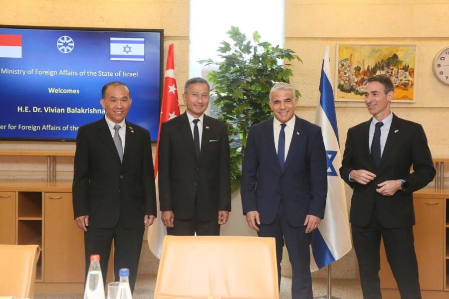 Israeli Foreign Minister Yair Lapid and Singaporean Foreign Minister Vivian Balakrishnan, Mar. 21, 2022 (Photo:Israel in Singapore/Twitter)
