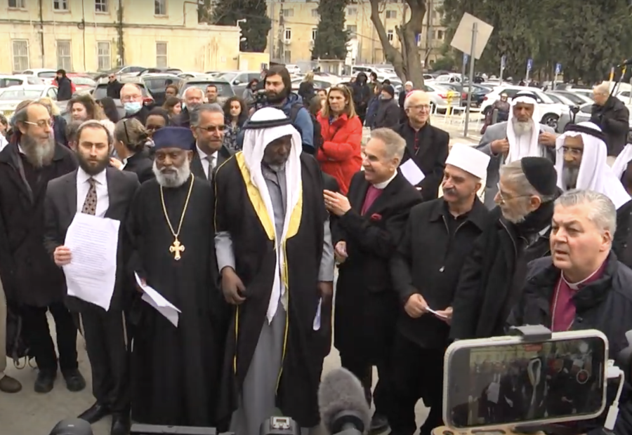 Jewish, Muslim, Christian and Druze clergymen and women arrive to the Russian Orthodox Holy Trinity Cathedral (Photo: