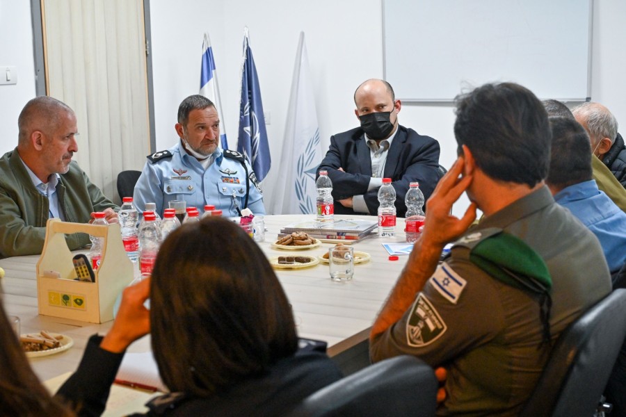 Prime Minister Naftali Bennett holds situation assessment in Hadera after the terrorist attack, Mar. 27, 2022 (Photo: Koby Gideon/GPO)