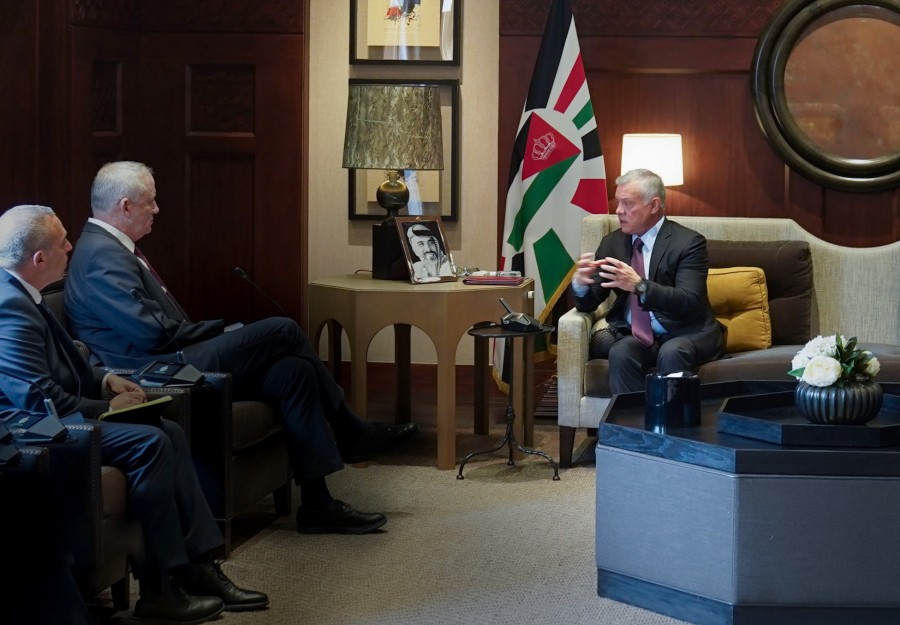Jordanian King Abdullah II speaks with Israeli Defense Minister Benny Gantz about the need to respect the right of Muslims to worship at al-Aqsa Mosque, especially during Ramadan, Mar. 29, 2022 (Photo: Royal Hashemite Court)