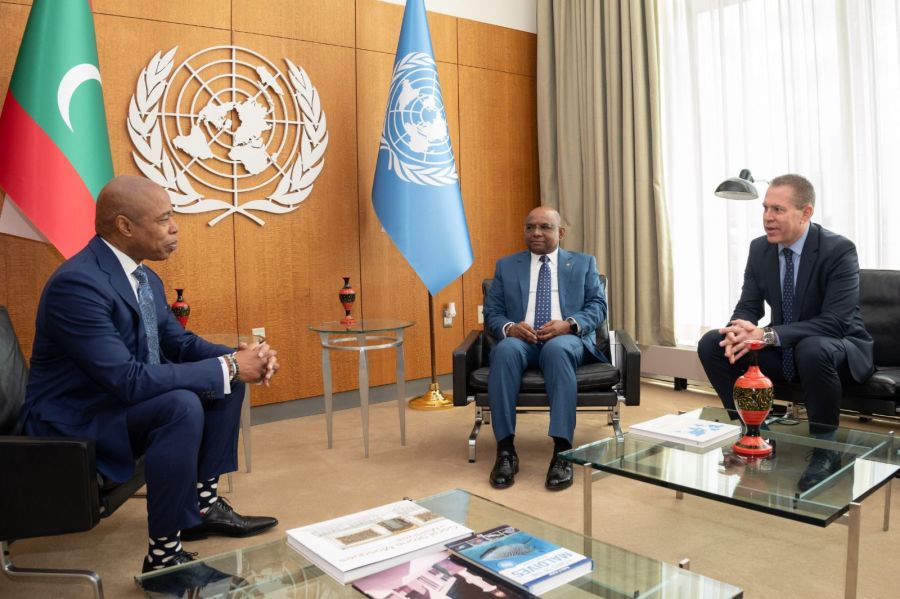 New York City Mayor Eric Adams (L) meets with Israeli Ambassador to the UN Gilad Erdan (Photo: Shahar Azran)
