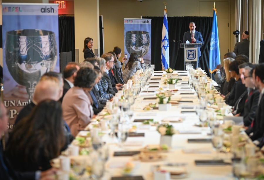 Gilad Erdan, Israel’s ambassador to the United Nations, leads an early Passover seder at the UN headquarters, Apr. 6, 2022 (Photo: Shahar Azran)