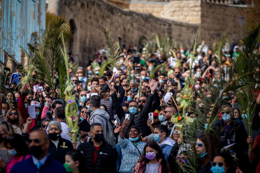 Christian pilgrims take part in the traditional Palm Sunday procession on the Mount of Olives, Sunday, March 28, 2021. (Photo: Yonatan Sindel/Flash90)