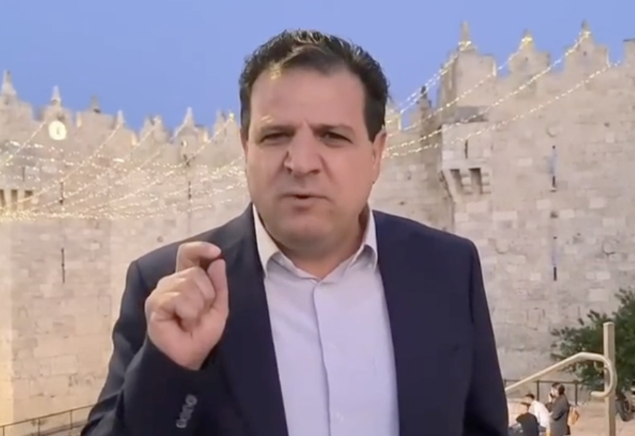 Ayman Odeh in a video message in front of the Damascus gate in Jerusalem, April 10, 2022 (Photo: Screenshot)