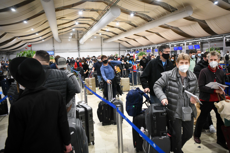 Travelers seen at the Ben-Gurion International Airport near Tel Aviv, Feb. 7, 2022. (Photo: Arie Leib Abrams/Flash90)