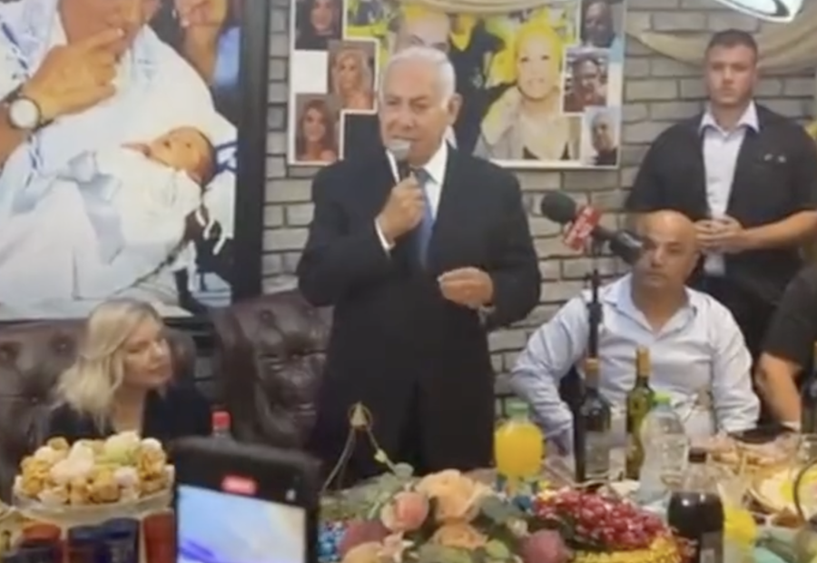 Opposition Leader Benjamin Netanyahu speaking at a Mimouna celebration, Apr. 23, 2022 (Photo: Screenshot)