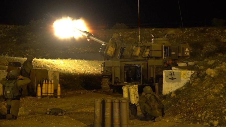 IDF artillery fires shells at targets in Lebanon, Apr. 25, 2022 after a rocket was fired into Israeli territory (Photo: IDF Spokesperson)