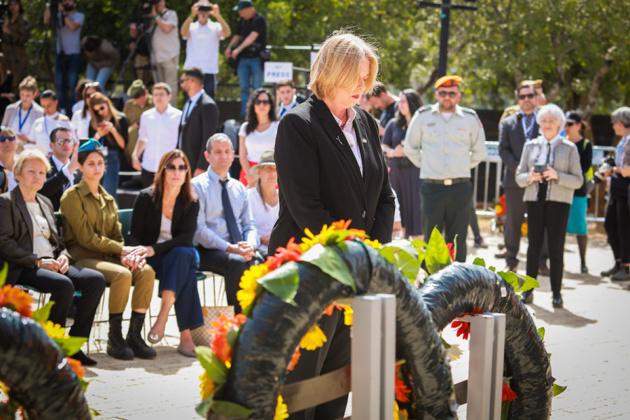President of the German Bundestag Barbel Bas lays a wreath at a ceremony held at the Yad Vashem Holocaust Memorial Museum in Jerusalem, as Israel marks annual Holocaust Remembrance Day, April 28, 2022. (Photo: Oren Ben Hakoon/POOL)