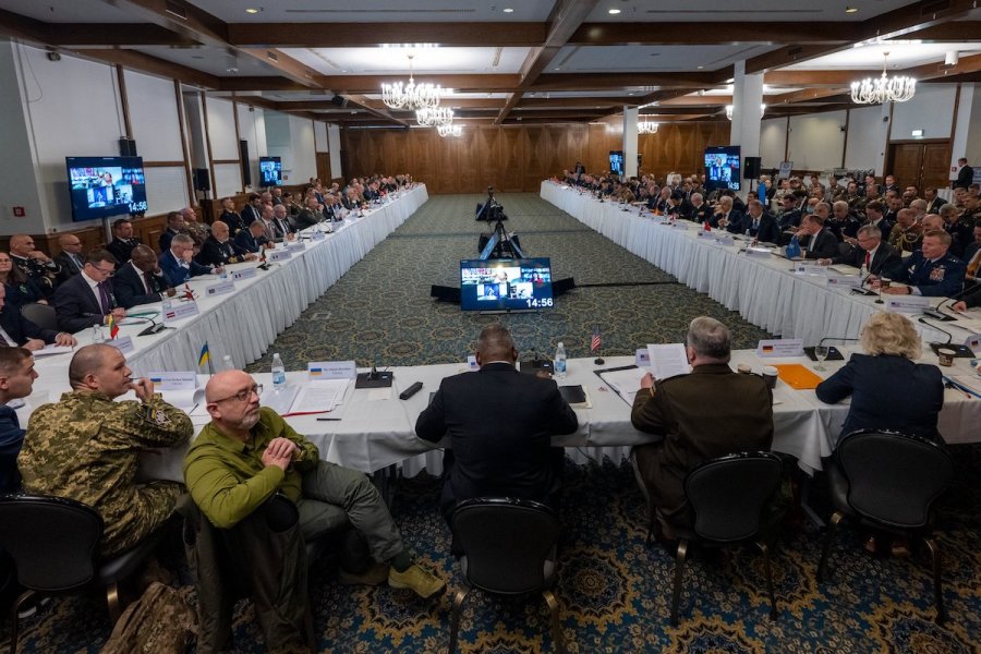 US Secretary of Defense, Lloyd Austin, center, hosts a meeting of the Ukraine Security Consultative Group at Ramstein Air Base in Ramstein, Germany, Apr. 26, 2022. (Photo: Official Twitter account of Secretary of Defense Lloyd Austin)