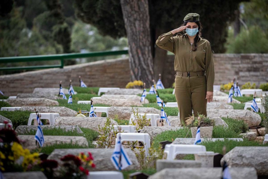 Israeli soldiers place Israeli flags on the graves of fallen soldiers at Mount Herzl Military Cemetery in Jerusalem, Apr. 11, 2021. (Photo: Yonatan Sindel/Flash90)