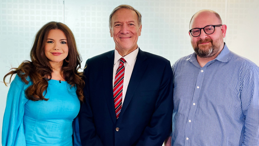 Former U.S. Secretary of State Mike Pompeo with the co-founders of the “Yalla” show, Hayvi Bouzo and Len Khodorkovsky