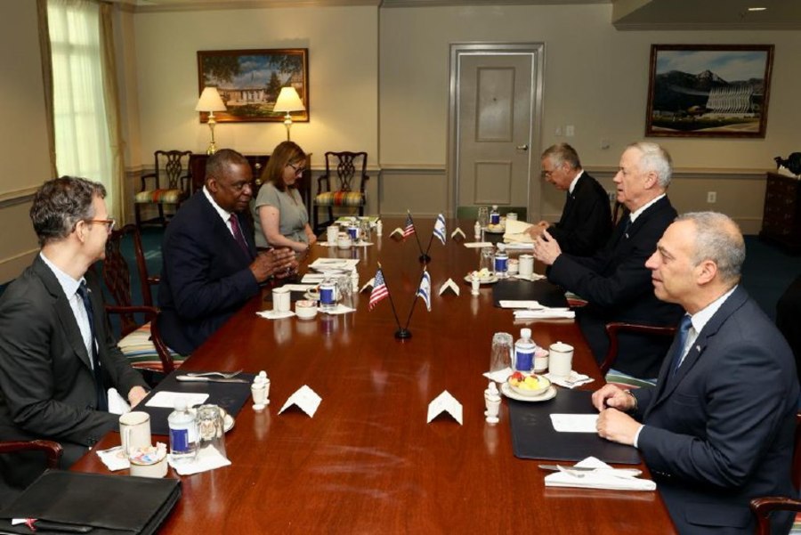 Israeli Defense Minister Benny Gantz meets with his counterpart, U.S. Secretary of Defense Lloyd J. Austin III in the Pentagon, May 19, 2022 (Photo: Shmulik Almany)