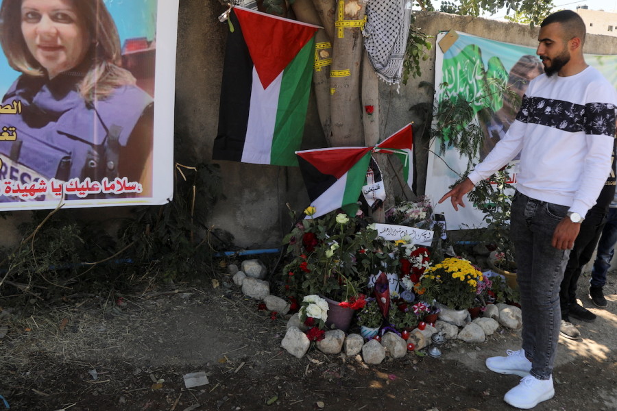 Palestinian Sharif Al Azb, who pulled the body of Al Jazeera reporter Shireen Abu Akleh from the scene where she was killed during an Israeli military raid, gestures at the scene in Jenin, May 17, 2022. (Photo: REUTERS/Raneen Sawafta)