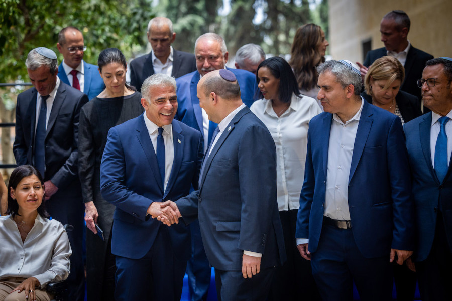 Israeli Prime Minister Naftali Bennett and ministers pose for a picture during a government conference at the Hebrew University Givat Ram campus, on Jerusalem Day, May 29, 2022. (Photo: Yonatan Sindel/Flash90)