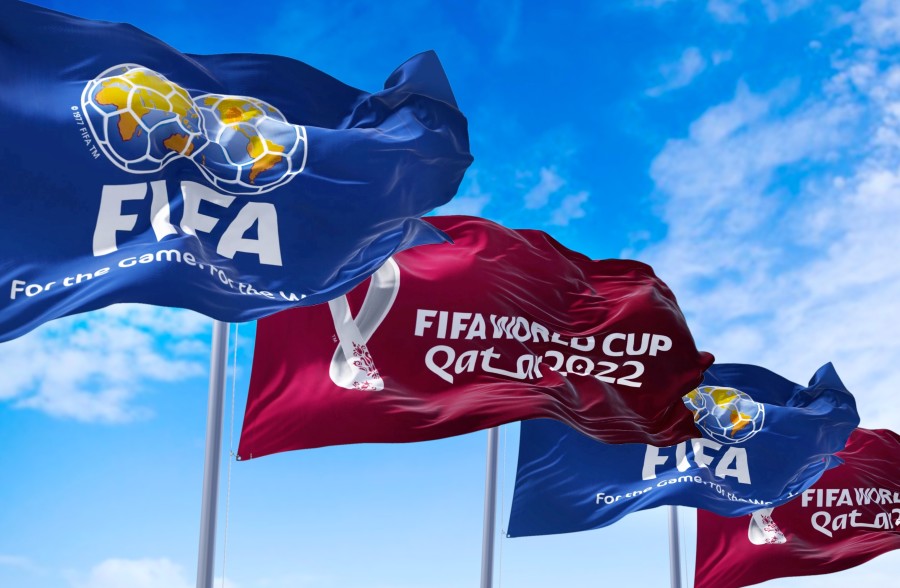 Flags with FIFA and Qatar 2022 World Cup logo waving in the wind (Photo: Screenshot)