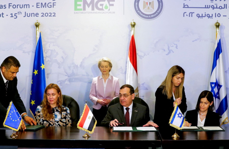 European Commission President Ursula von der Leyen looks on as EU Energy Commissioner Kadri Simson, Egyptian Minister of Petroleum Tarek El Molla and Israeli Minister of National Infrastructures, Energy and Water Resources Karine Elharrar sign an agreement during a ministerial meeting of the East Mediterranean Gas Forum (EMGF) in Cairo, Egypt, June 15, 2022. (Photo: REUTERS/Shokry Hussien)