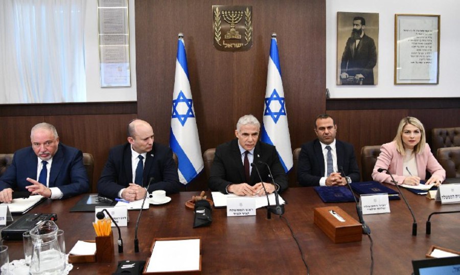 Israeli Prime Minister Yair Lapid leads his first weekly Cabinet meeting, July 3, 2022 (Photo: Haim Zach/GPO)