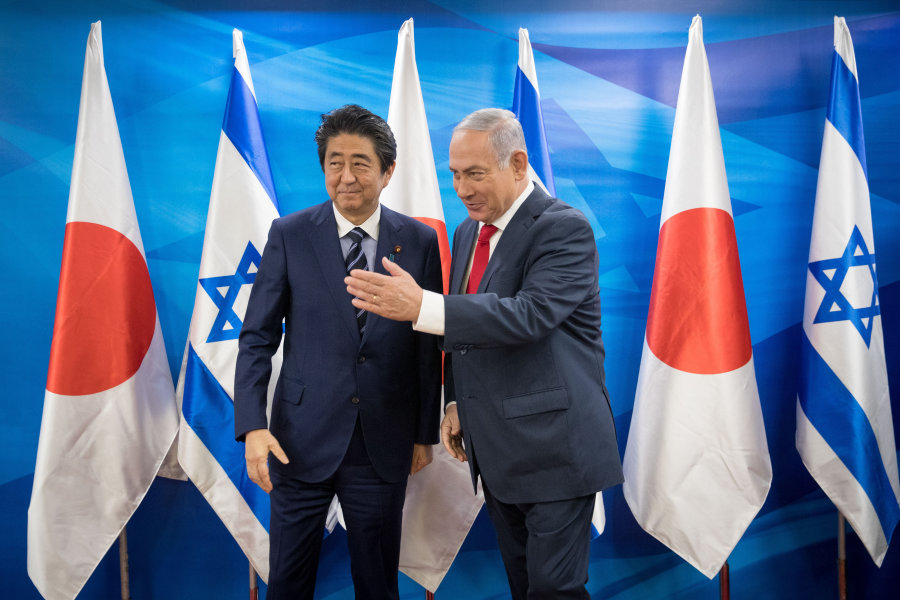 Then Israeli Prime Minister Benjamin Netanyahu with Japanese Prime Minister Shinzo Abe at the prime minister's office in Jerusalem, on May 2, 2018. (Photo: Yonatan Sindel/Flash90)