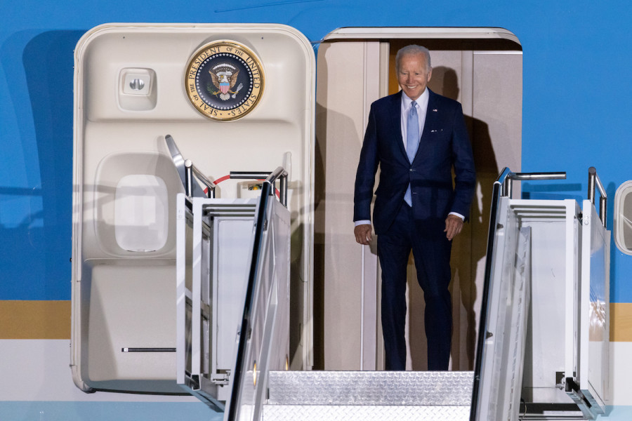 U.S. President Joe Biden steps off Air Force One upon arrival at Munich Airport for the G7 Summit, June 25, 2022 (Photo: DPA via Reuters)