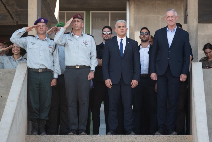IDF Chief Aviv Kochavi (second from left) with Prime Minister Yair Lapid and Defense Minister Benny Gantz at ceremony for the conclusion of IDF ground forces combat officers course, July 13, 2022 (Photo: IDF)