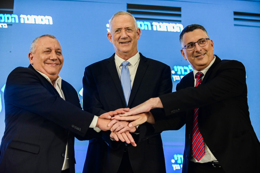 Minister of Defense and head of the Blue and White party Benny Gantz, Justice Minister and head of the New Hope party Gideon Sa’ar and Gadi Eisenkot hold a press conference in Ramat Gan, August 14, 2022. (Photo: Tomer Neuberg/Flash90)