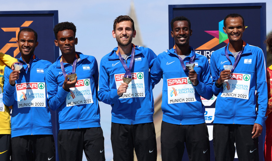 Members of the Israeli team celebrate on the podium after winning gold in the men's marathon at 2022 European Championships, Munich, Germany, Aug. 15, 2022. (Photo: REUTERS/Lukas Barth)