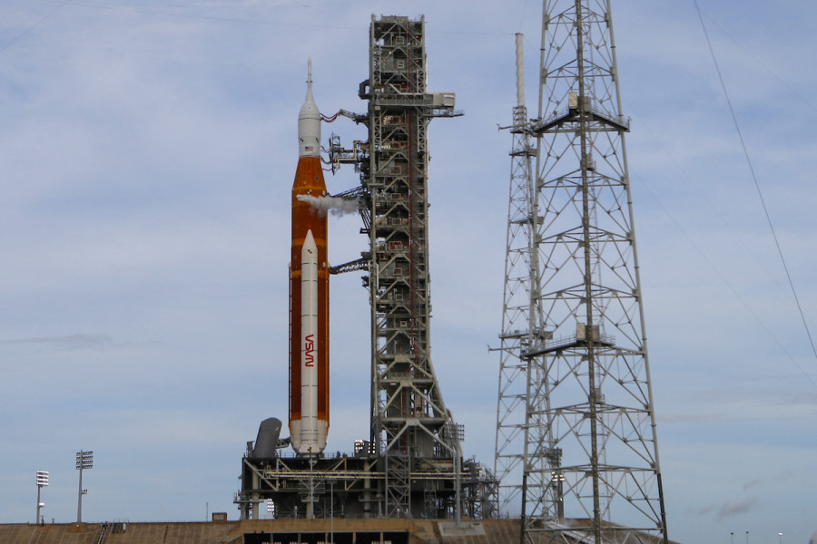 NASA's next-generation moon rocket, the Space Launch System, sits on the pad as mission managers worked to overcome technical issues, at Cape Canaveral, Florida, August 29, 2022. (Photo: REUTERS/Joe Skipper)