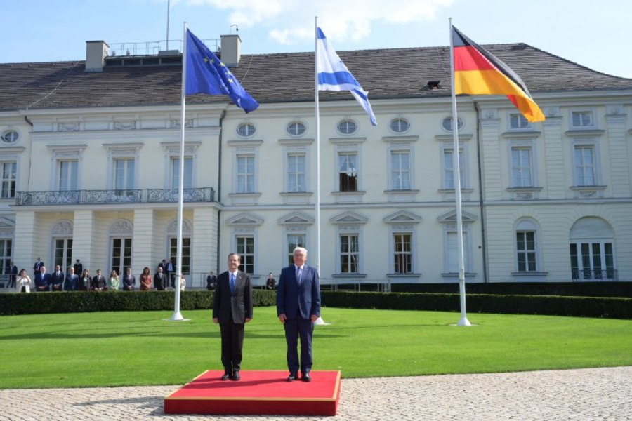 Israeli President Isaac Herzog is welcomed by German President Frank-Walter Steinmeier in Berlin with a state ceremony, Sep. 4, 2022 (Photo: Amos Ben-Gershom/GPO)