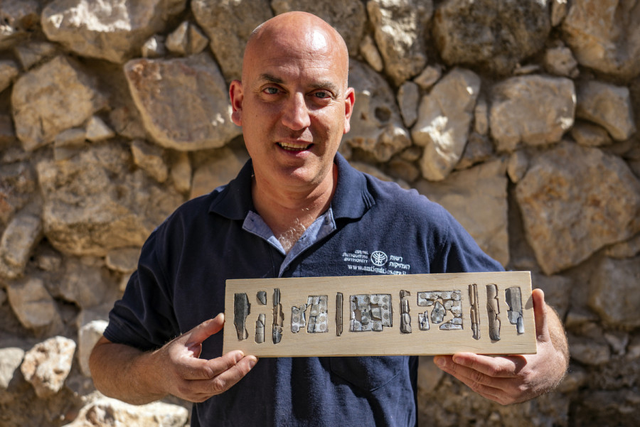 Dr. Yiftah Shalev of the Israel Antiquities Authority holds pieces of ivory decorations, (Photo: Yaniv Berman/Israel Antiquities Authority)