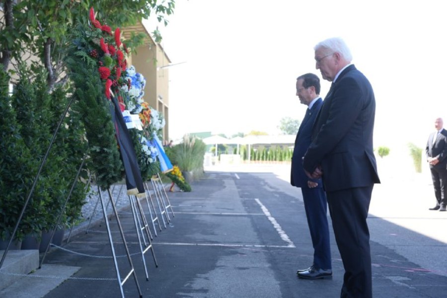 Israeli President Isaac Herzog with German President Frank-Walter Steinmeier at the 50th anniversary memorial for the massacre of Israeli athletes at the 1972 Munich Olympics, Sep. 5, 2022 (Photo: Amos Ben-Gershom/GPO)