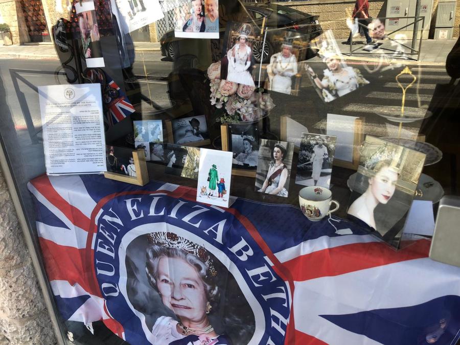 Kumkum Tea House in Jerusalem honors Queen Elizabeth II. (Photo: All Israel News)